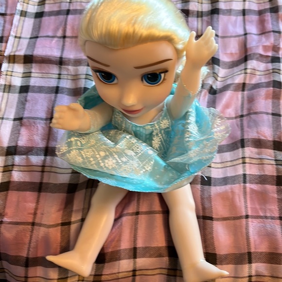 ᗪIᔕᑎᗴY❄️☃️ᖴᖇOᘔᗴᑎ ᗴᒪᔕᗩ ᗪOᒪᒪ - Picture 6 of 7